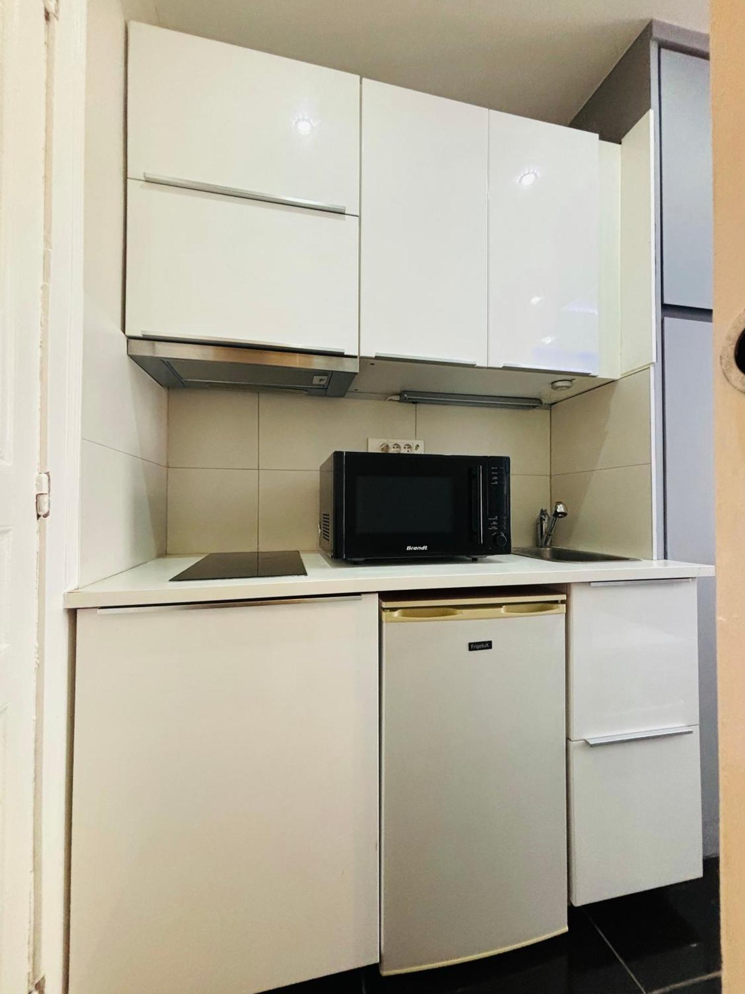 Appartement Coquet En Plein Coeur De Montmartre パリ エクステリア 写真